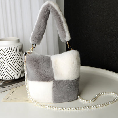 Checkerboard Plush Bucket Bag With Pearl Chain Design Winter Fashion Luxury Handbags For Women Personalized Shopping Shoulder Bags