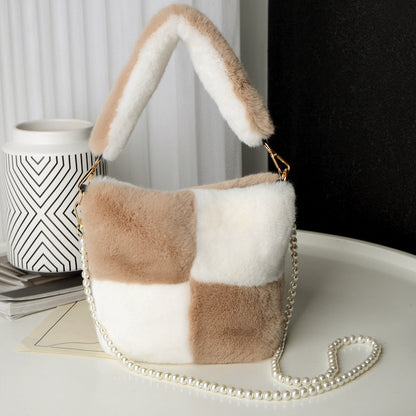 Checkerboard Plush Bucket Bag With Pearl Chain Design Winter Fashion Luxury Handbags For Women Personalized Shopping Shoulder Bags